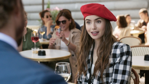 Lily Collins in nieuwe serie 'Infamous Crocodile'