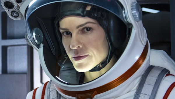 Eerste trailer Netflix-serie  'Away': Hilary Swank vertrekt naar Mars!
