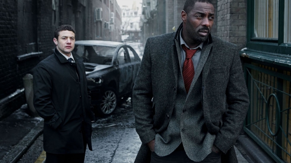 Yes! Er komt een 'Luther'-film met Idris Elba

