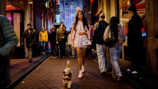 Netflix maakt van Amsterdam een drugsimperium met Famke Janssen als grootste vijand