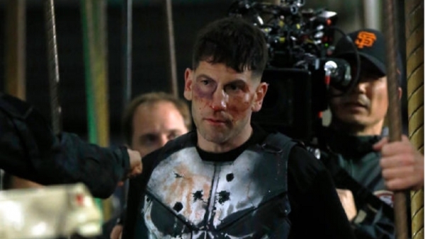 Brute Jon Bernthal op setfoto's The Punisher'