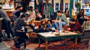 De blunders op de set van 'Friends' vergeleken met de definitieve scènes in de sitcom zelf
