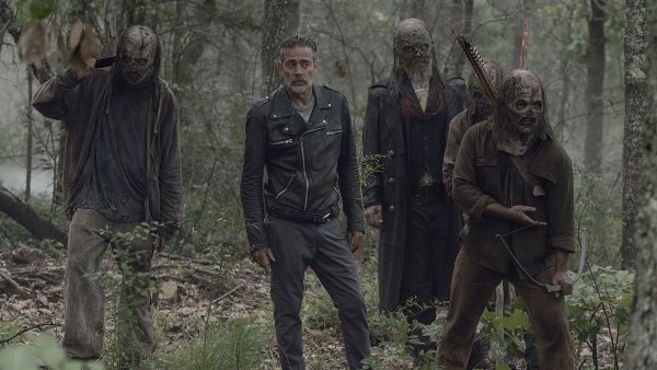 Enorm creepy Whisperers in clip 'The Walking Dead'