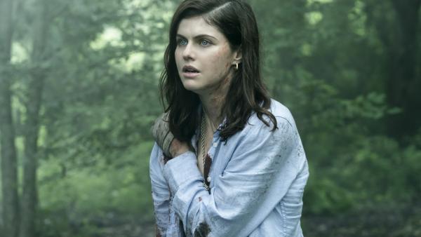 Overmorgen verrast Netflix met een bovennatuurlijke serie met niemand minder dan Alexandra Daddario